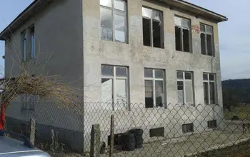 Auction image House