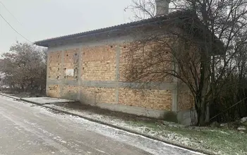 Auction image House