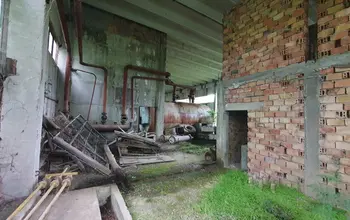 Auction image Factory, Manufacturing