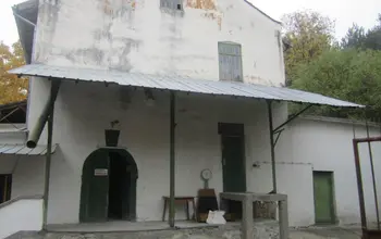 Auction image Factory, Manufacturing