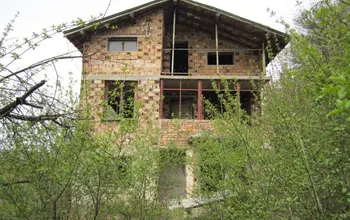 Auction image House