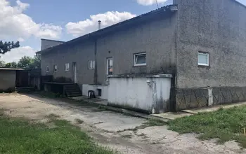Auction image Factory, Manufacturing