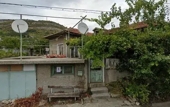 Auction image House