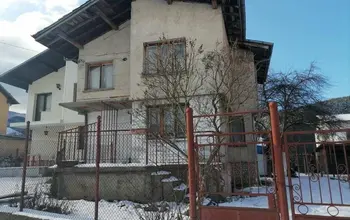 Auction image House