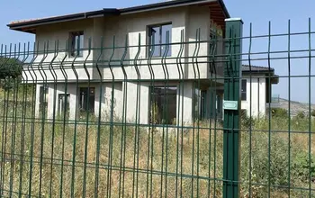 Auction image House