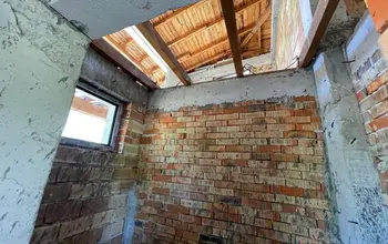 Auction image House