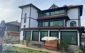 Auction image Villa, Chalet, Hut