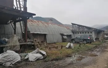 Auction image Factory, Manufacturing