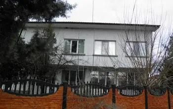 Auction image House
