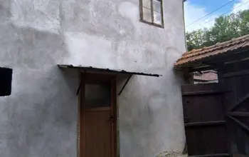 Auction image House