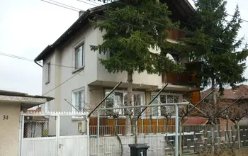 Auction image House