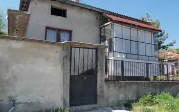 Auction image House