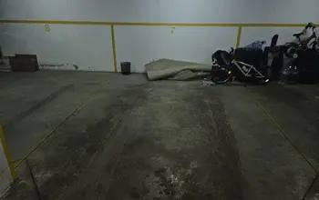Auction image Garage, Parking