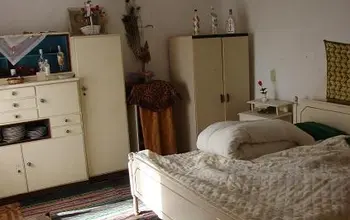 Auction image House