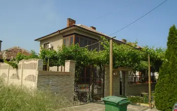 Auction image House