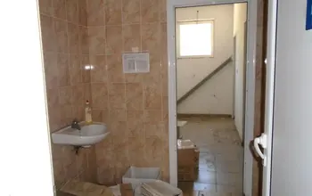 Auction image Factory, Manufacturing