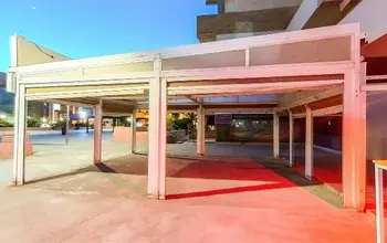 Auction image Commercial